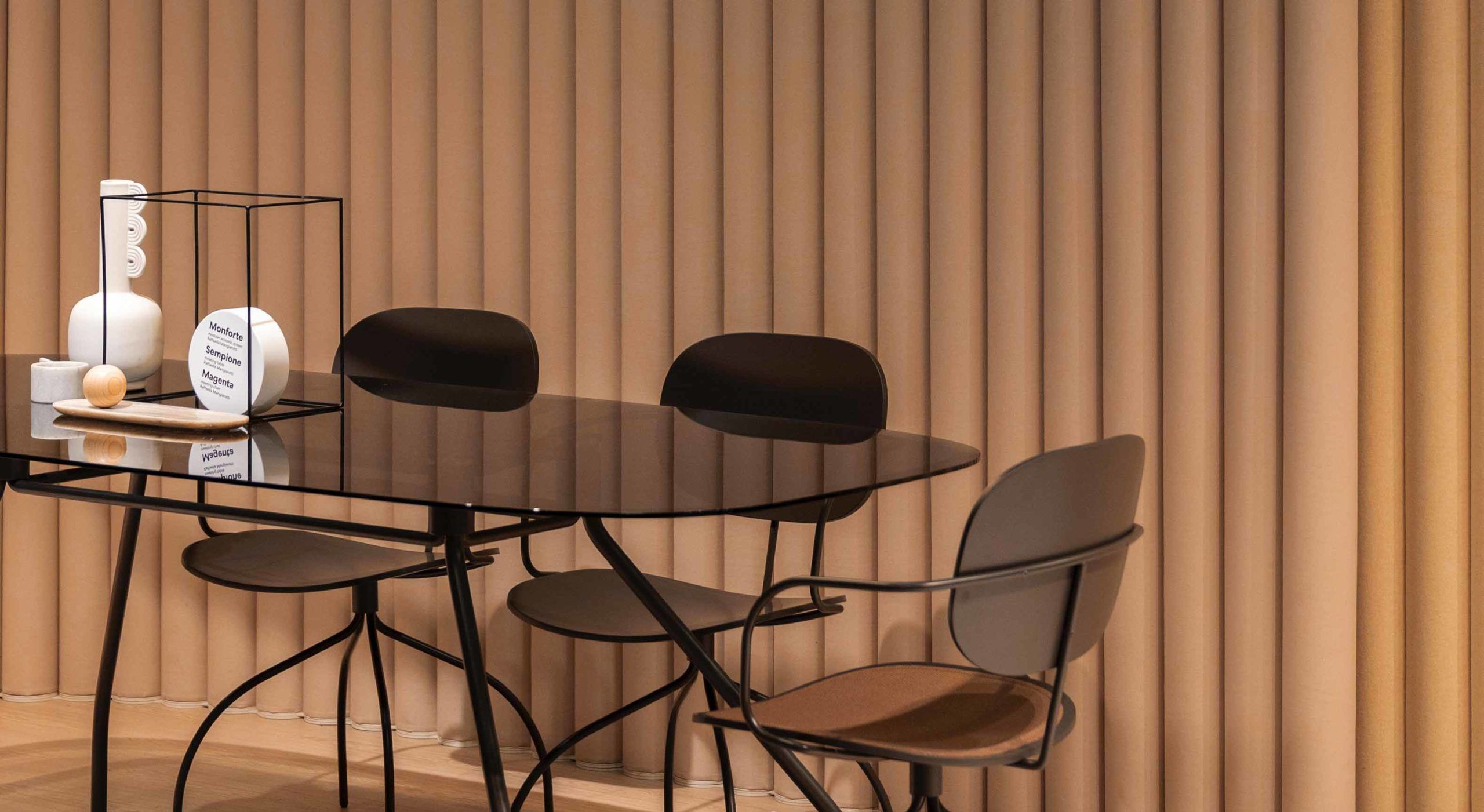Glass vintage dining table Product presentation